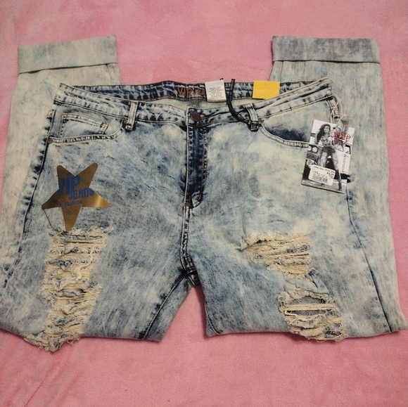 New!!! VIP Distressed Blue Acid Wash Size 17/18 Ankle Cropped Jeans - Picture 2 of 6